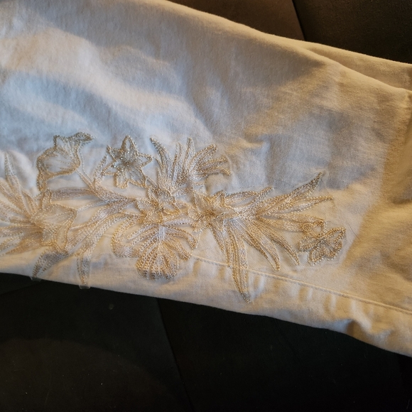 White House Black Market White Skinny Jeans Size 6 with Beaded Flowers - Picture 2 of 5